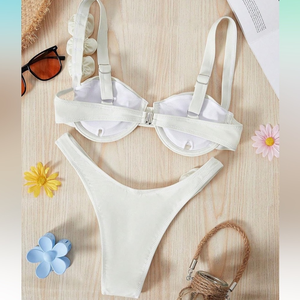Ivory rosette bikini set - Picture 4 of 10